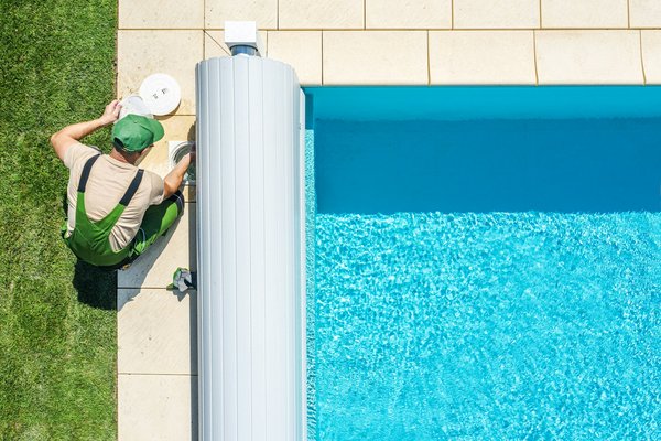 Volet piscine : sécurité et confort sur mesure pour votre bassin